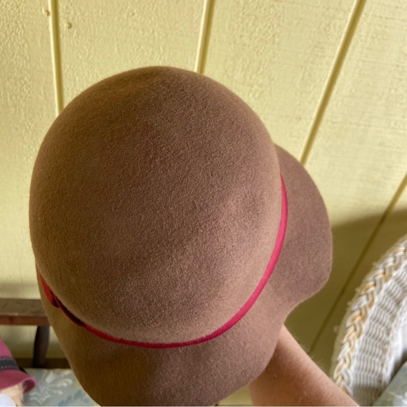 Two fabulous bucket hats in 100% wool. Warm and one size fits all. So stylin’. - Picture 4 of 13